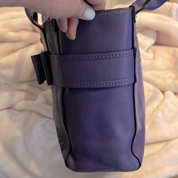 KATE SPADE- Purple Pebbled Leather Tote/Shoulderbag. Bow on Front Gold Detail - Picture 5 of 10